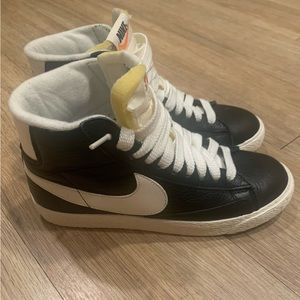 Women’s Nike Mid Blazer